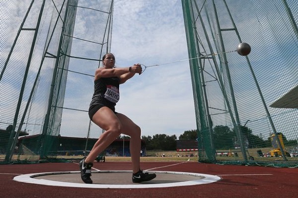 woman-hammer-throw